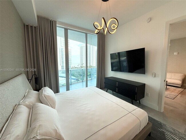 Building Photo - 17550 Collins Ave