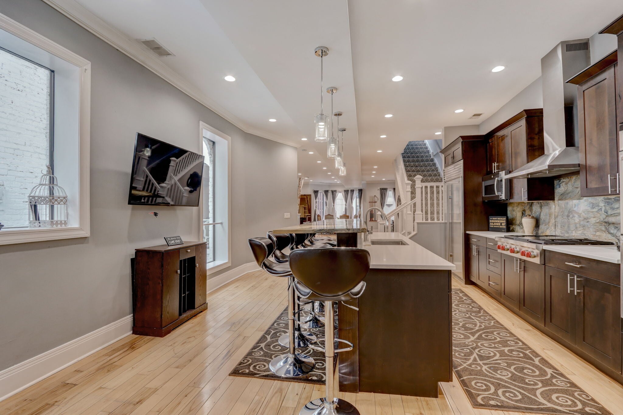 Building Photo - 20 W Ontario St