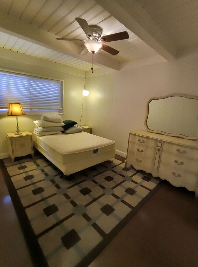 Building Photo - SHORT TERM RENTAL! Fully Furnished and Mov...