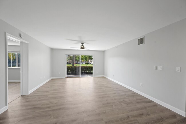 Building Photo - 500 Crestwood Ct N
