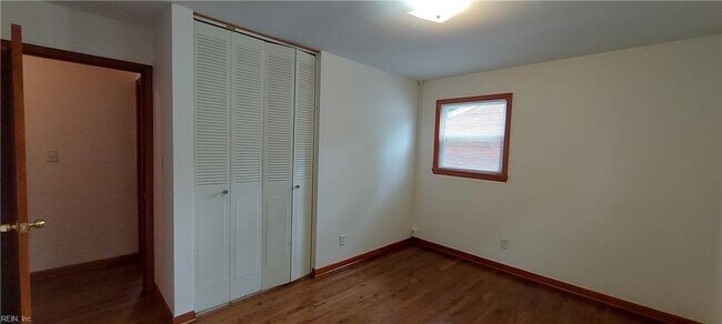 Building Photo - 216 Lindsey Ave