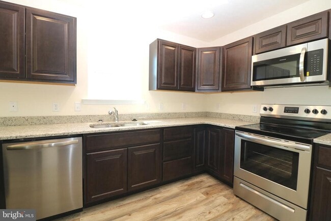 Building Photo - 72 Filbert Dr