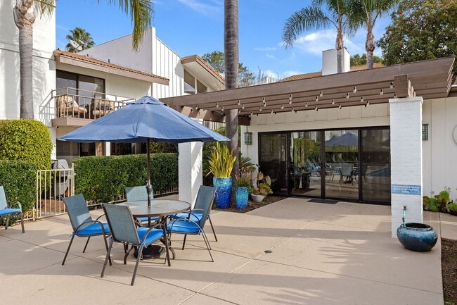 Building Photo - This wonderful East Beach Townhome Awaits!
