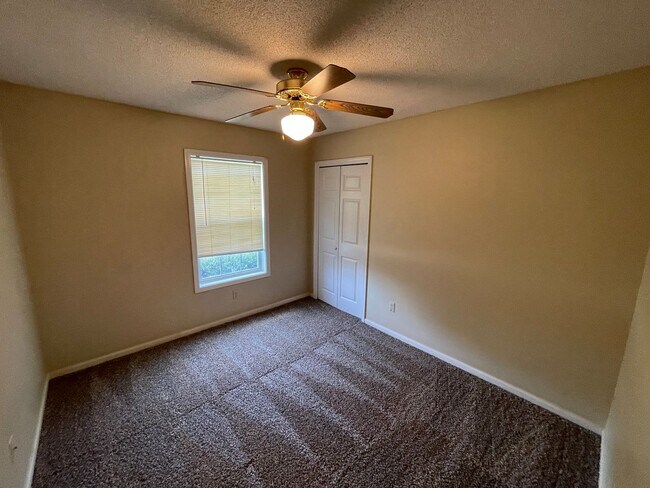 Building Photo - 3102 Achey Dr