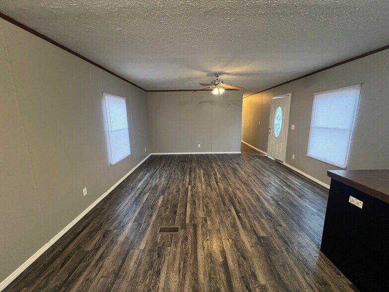 Building Photo - 58 Locust St