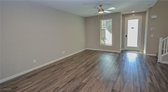 Building Photo - 541 Tokopah Falls St