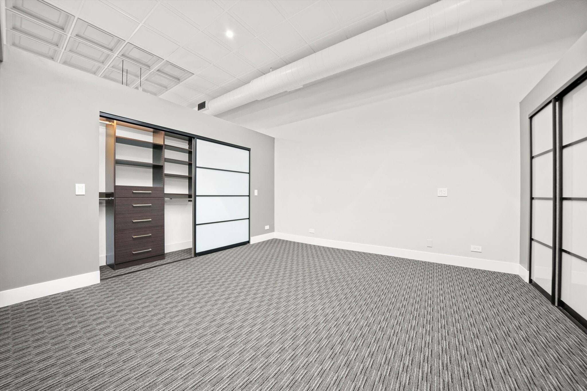 Building Photo - 300 N Ogden Ave