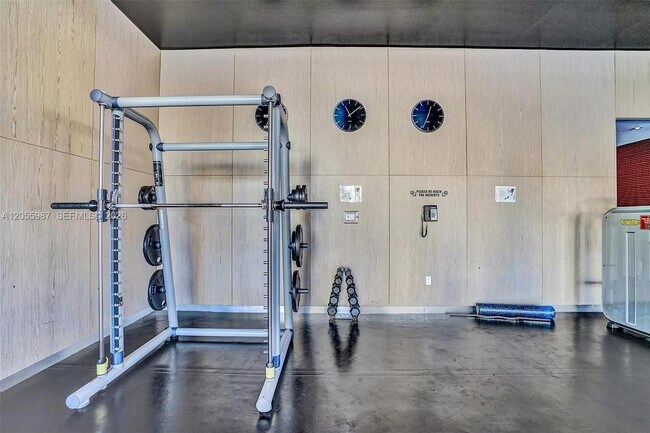 Building Photo - 2600 E Hallandale Beach Blvd