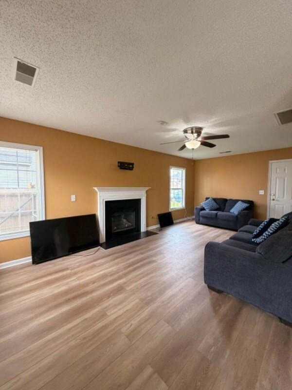 Building Photo - 25 Willow Hurst Ct