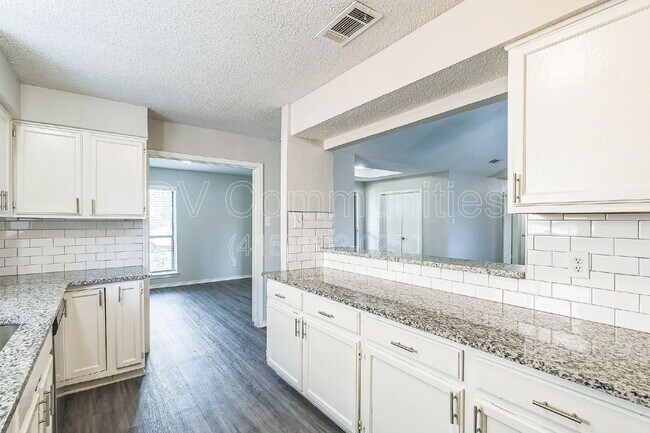 Building Photo - 2804 Red River St