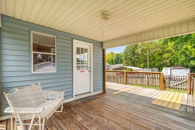 Building Photo - Large Renovated Ranch Home, Two Kitchens & Two Living Areas, Hardwood Flooring, Deck, Fenced!