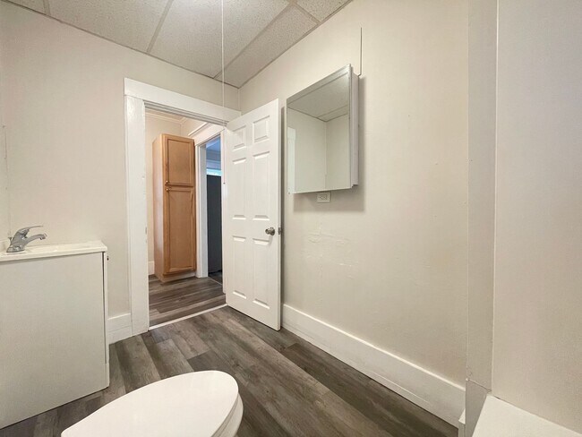 Building Photo - 325 Amherst St