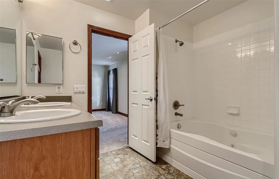 Building Photo - 17381 Waterhouse Cir