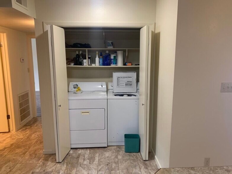 Building Photo - 660 S 400 E