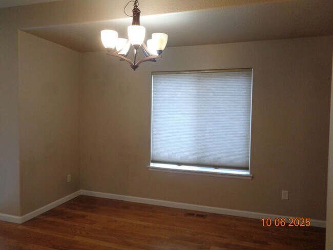 Building Photo - Exclusive community