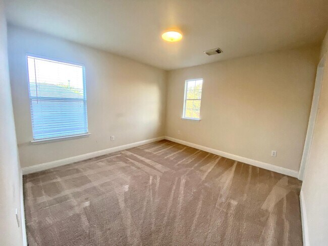 Building Photo - 518 Remington Chase Ct