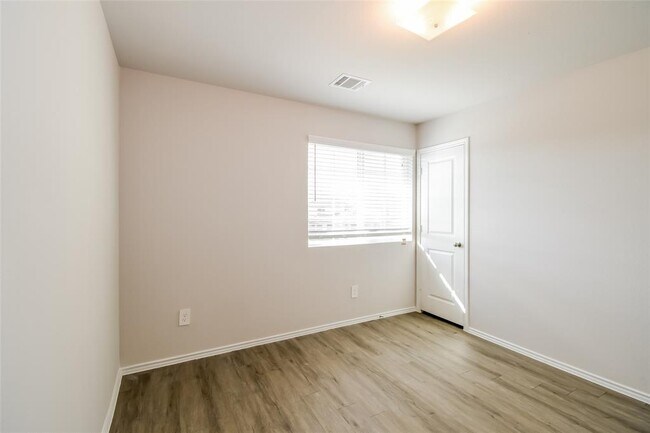 Building Photo - 4818 Banyan Tree Trl