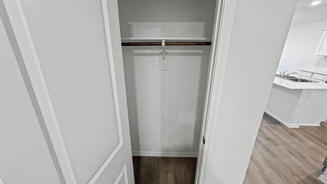 Building Photo - 3405 Tomahawk Dr