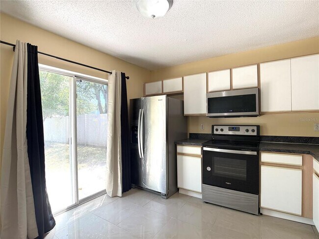 Building Photo - 781 Palmera St