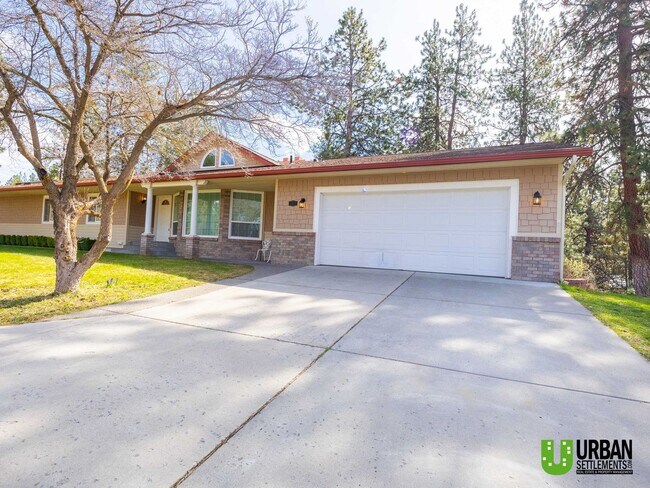 Building Photo - Spacious Glenrose Retreat | 3 Bed + Shop + Private Wooded Setting