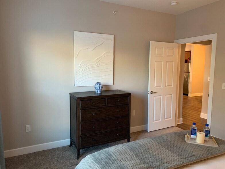 Building Photo - 855 Chillingham Dr