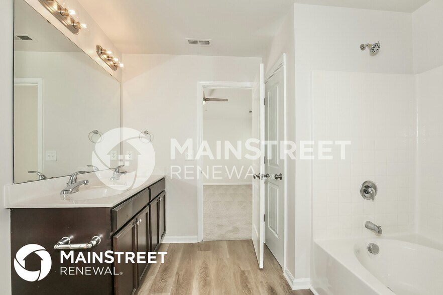 Building Photo - 3019 Desmond Woods Dr