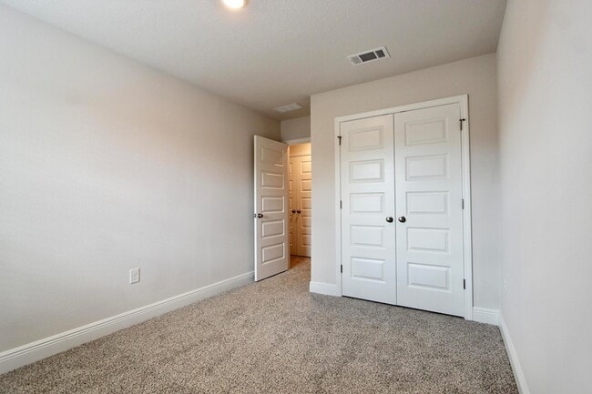 Building Photo - 323 Callie Dr