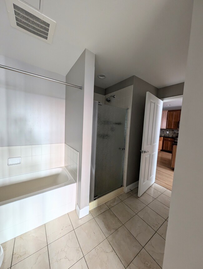 Building Photo - 1950 Logan St