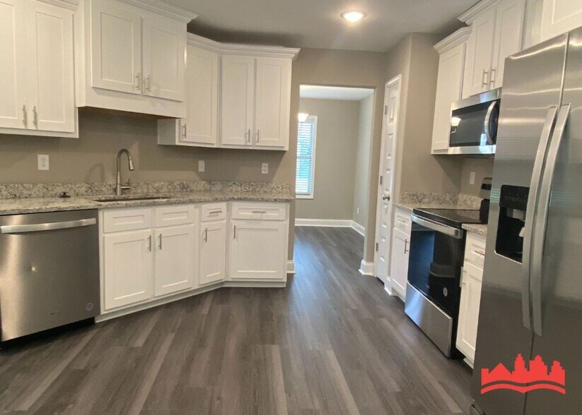 Building Photo - Beautiful newly built single family home i...