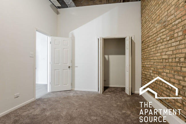 Building Photo - 1621 N Kedzie Ave