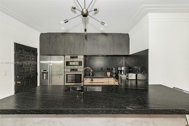Building Photo - Fairway Drive, Miami Beach, FL 33141 - 3 B...