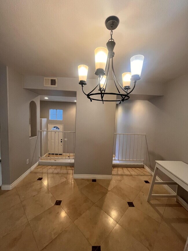 Building Photo - $3,800 - 2 Bed / 2.5 Bath Townhouse in the Crest Del Mar community