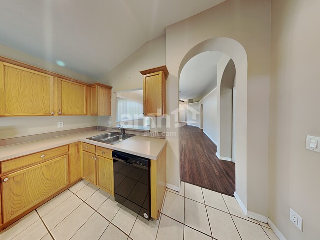 Building Photo - 6911 Exeter Park Pl