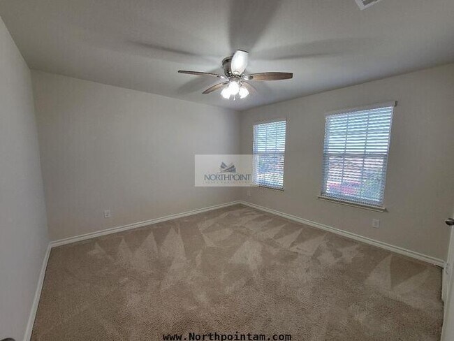 Building Photo - Charming 4 beds 2.5 baths in San Antonio