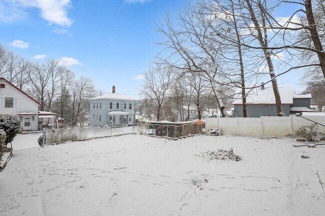 Building Photo - 20 Temple St