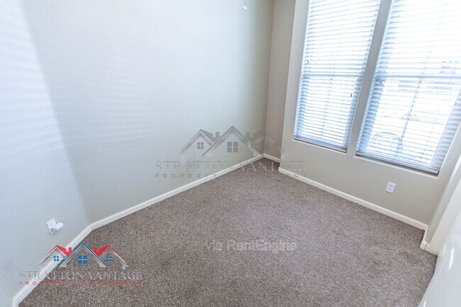 Building Photo - 13562 W Cypress St