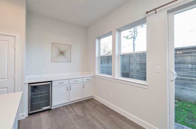 Building Photo - 9577 Neuens Rd