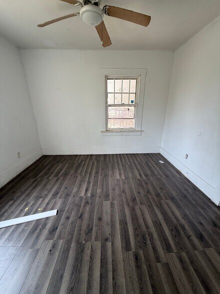 Building Photo - 830 E Rogers Ave