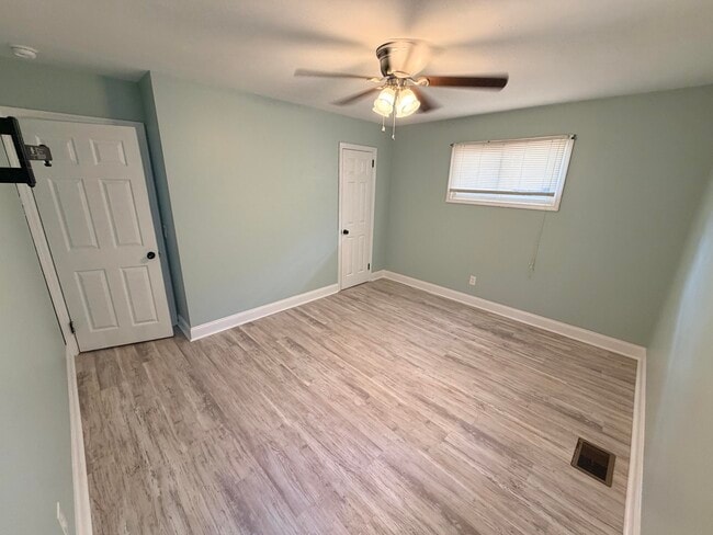 Building Photo - 416 Martha Ln