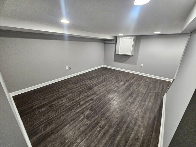Building Photo - 845 Jaydee Ave