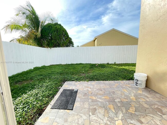 Building Photo - 211 E Riverbend Dr