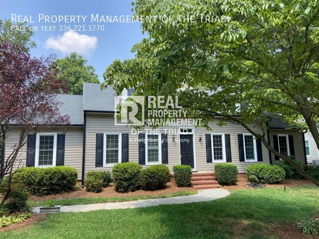 Primary Photo - *Move In Special* 4 BR / 3 BA Home off Wes...