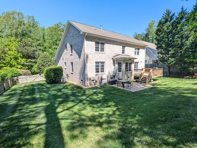 Building Photo - 4980 Westmoreland Dr