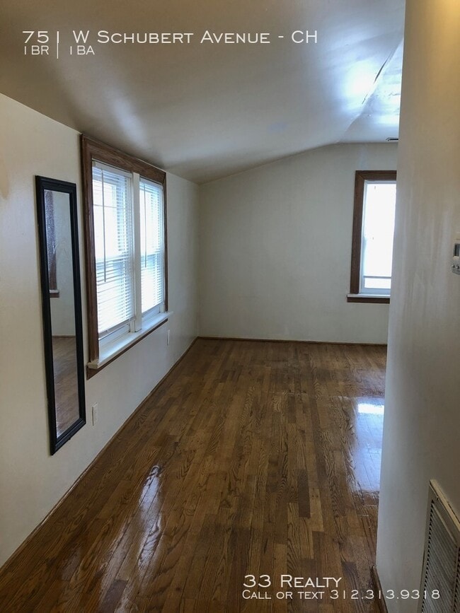 Building Photo - Great 1 Bed Coach House in Heart of LP!