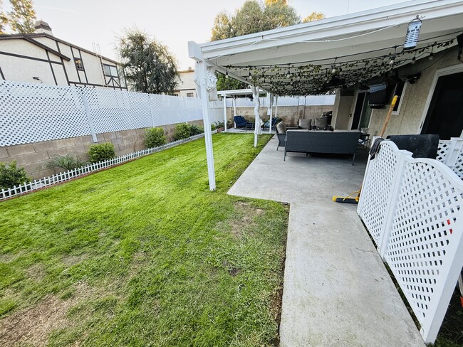 Building Photo - 20746 Schoenborn St