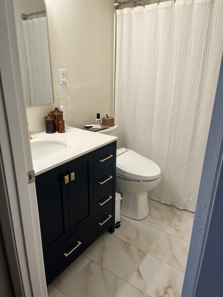 Bathroom - 200 Manning St