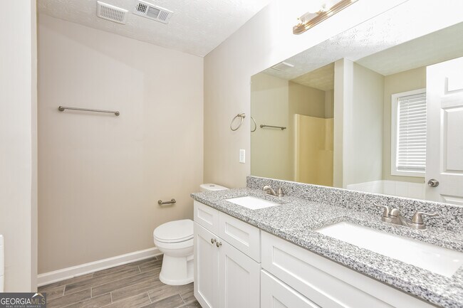 Building Photo - 40 Dearing Woods Ln