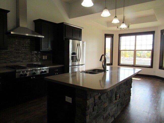 Building Photo - Stunning Westside Home