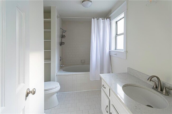 Building Photo - 815 Edgewood Ave NE