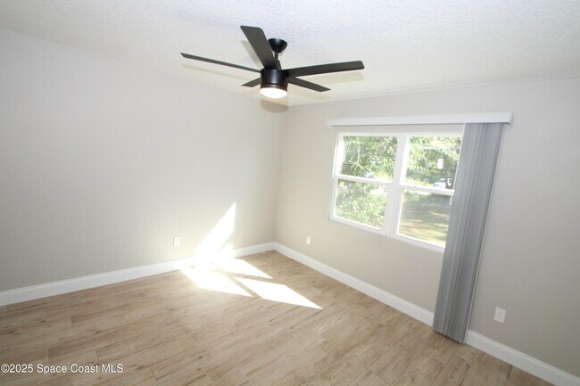 Building Photo - 1561 Rachel Ave SE